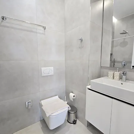 Stylish Base - Center * Tirana