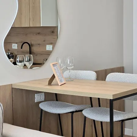 Daire Stylish Base - Center *