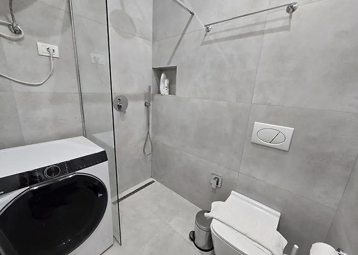 Apartment Stylish Base - Center Tirana