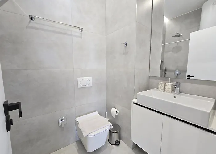 Stylish Base - Center * Tirana