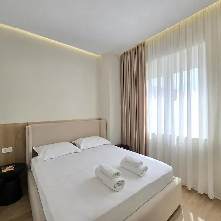 Stylish Base - Center Apartmán Tirana